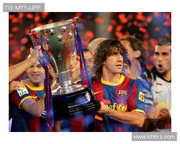 迷你足球传奇：从青涩少年到全球瞩目的球场巨星