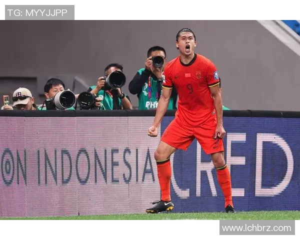 国足球星不幸离世引发广泛关注，球迷悼念与生前事迹成焦点