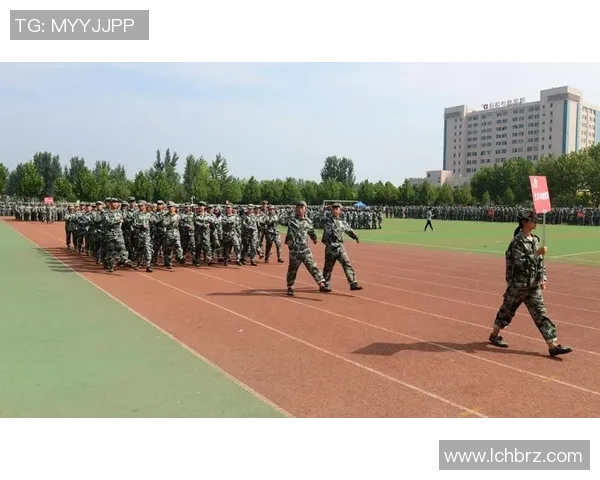 力量与荣耀并存足球巨星展现无与伦比的强壮体魄与斗志